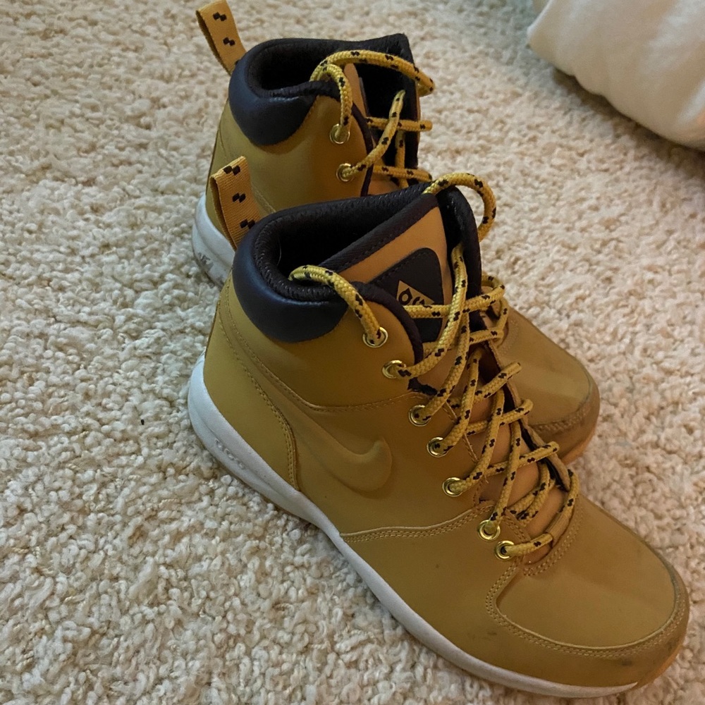 NIKE carmel ankle boots
